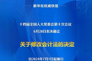 苏亚雷斯禁区内被撞到，裁判亲自看回放宣布：没点球！