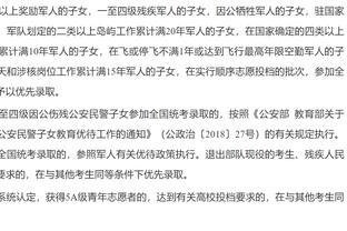 ?这就是专业！威少首个到场 认真测试锦标赛地板弹性